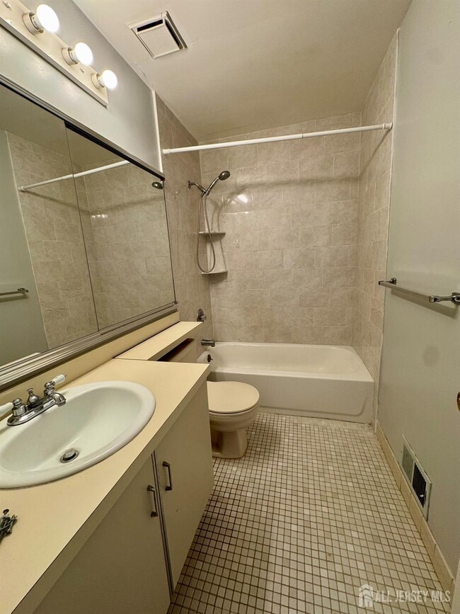 Building Photo - 36 Upperbrook Ct