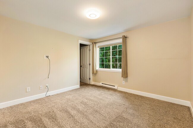 Building Photo - 755 5th Ave NW