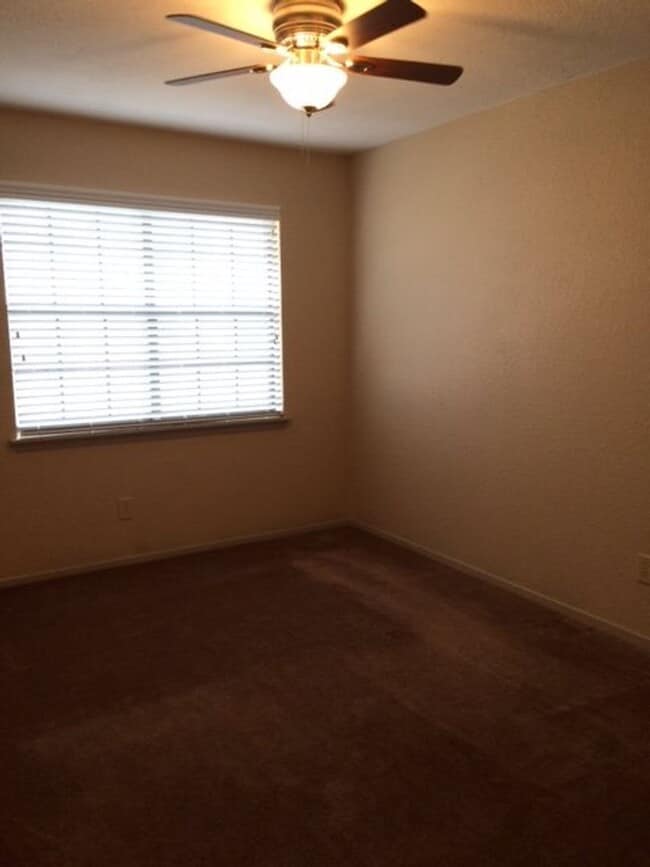 Building Photo - Frisco - 3/2 half duplex, 2-story, 2-car g...