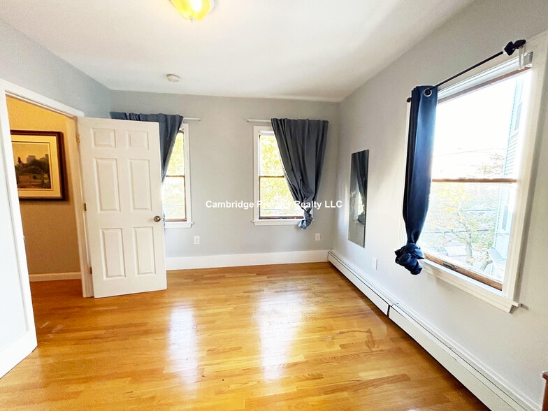 Building Photo - 40 Plymouth St