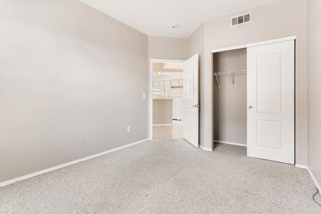 Building Photo - Northwest 1st Floor Condo in a Gated Community