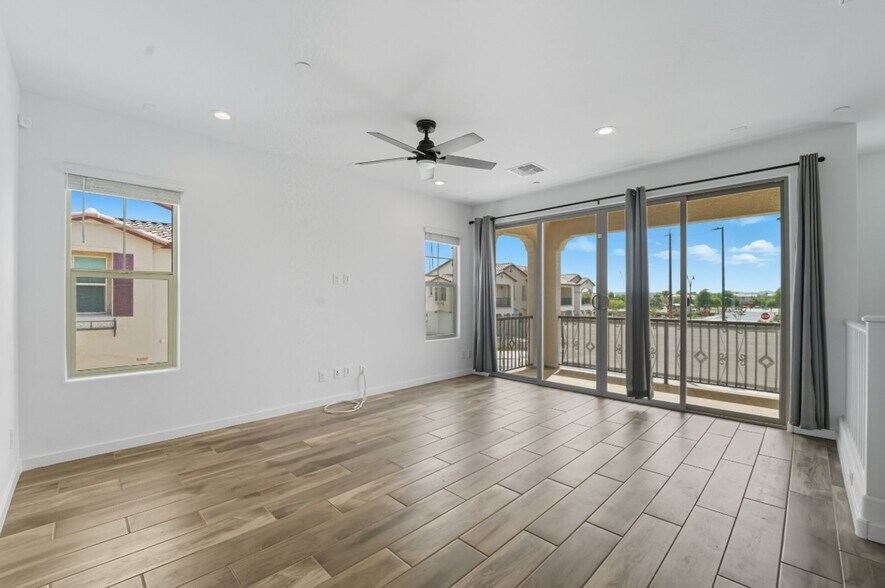 Building Photo - 4063 E Amoroso Dr