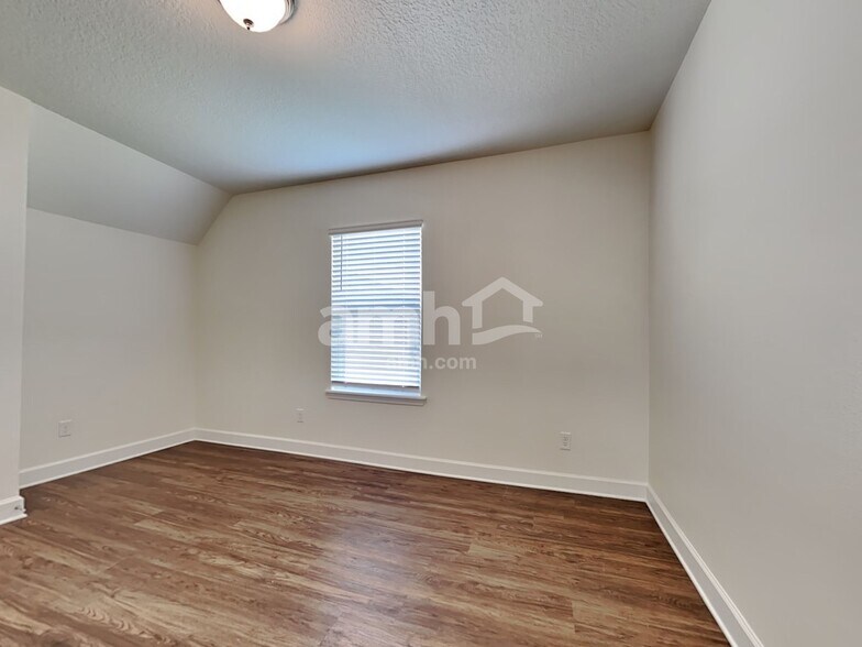 Building Photo - 974 Sunny Stroll Dr