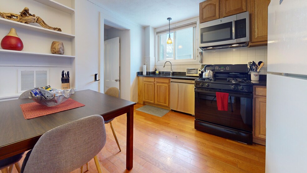 Building Photo - 380 Washington St