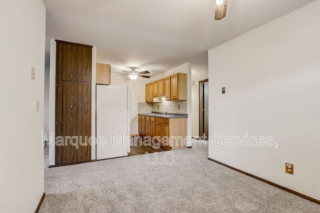 Building Photo - South Bird Street - 416