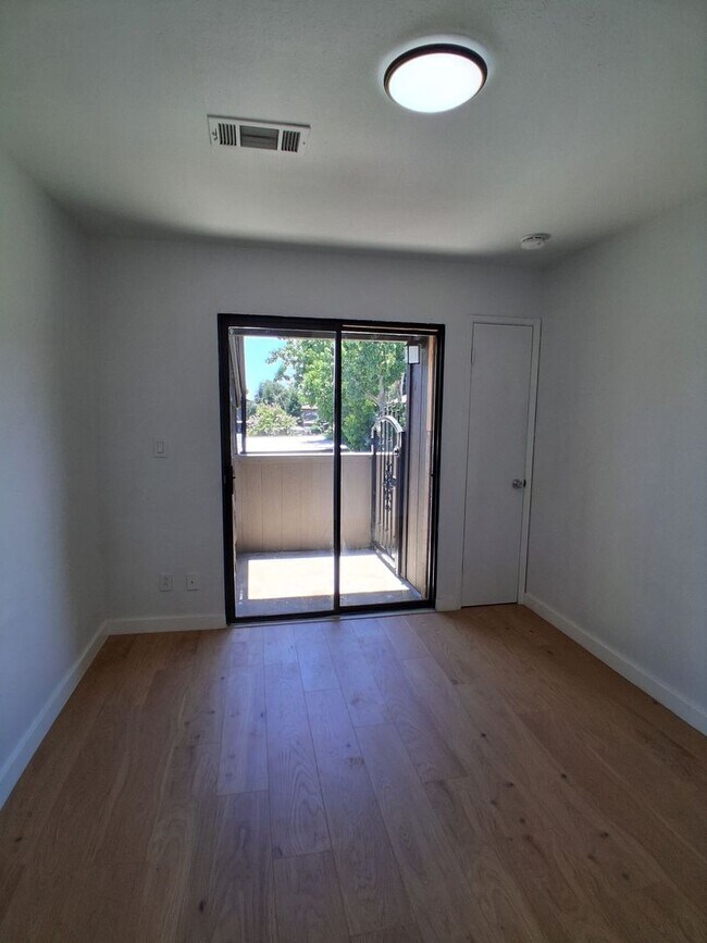 Building Photo - MOVE-IN SPECIAL: HALF OFF THE 1ST MONTH'S RENT – Beautifully Updated 2 Bedroom, 1 Bathroom Condo!
