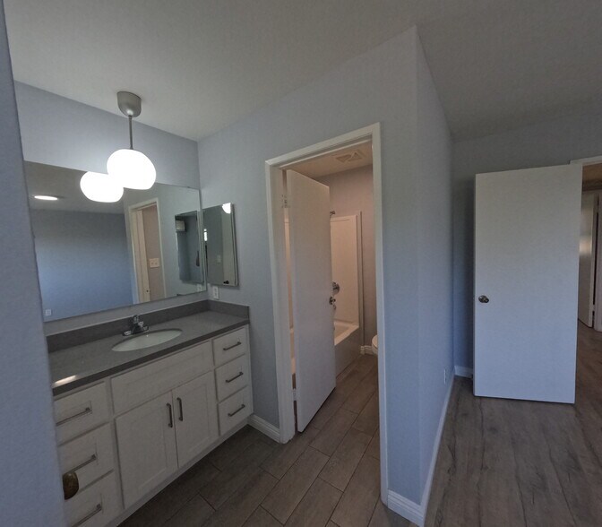 MASTER BED ROOM - 809 Brent Ave