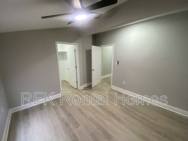 Building Photo - 2226 Langley Ave