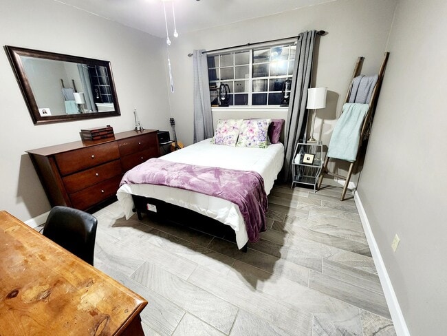 Building Photo - 112 Jaimie Way