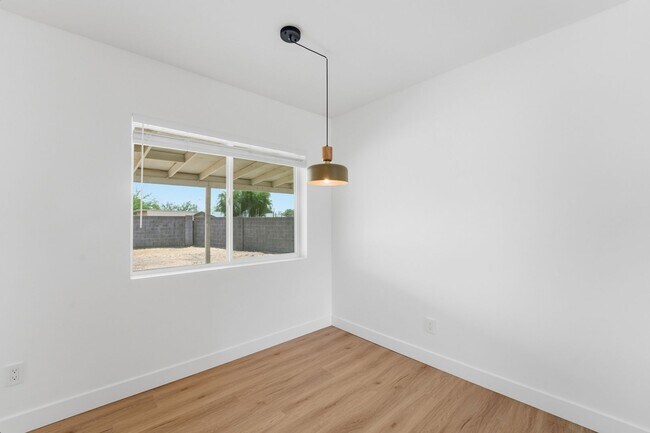Building Photo - Discover this beautifully renovated 3-bedroom, 2-bath home in Mesa, AZ!