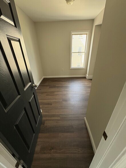 Building Photo - 206 Winthrop St