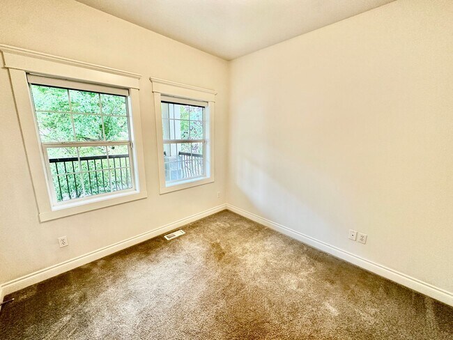 Building Photo - 4409 W Country Hls Ln