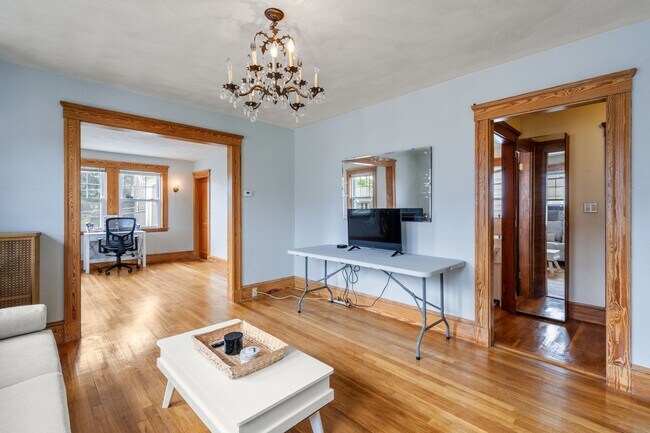 Building Photo - 35 Trapelo St