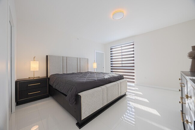 Building Photo - 117 Lake Ave