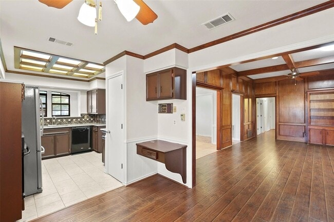 Building Photo - 10135 Rita Rd