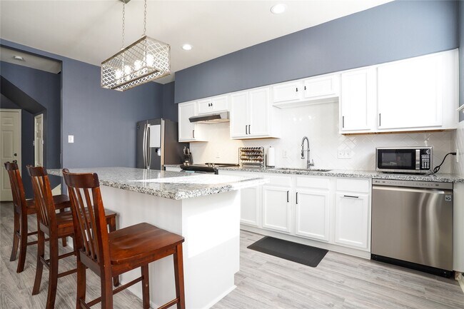 Building Photo - 6419 Waldron Dr