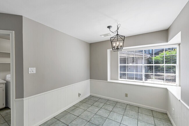 Building Photo - 614 Val Lena Dr