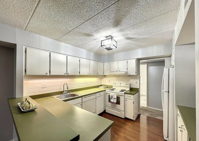 Building Photo - 11633 Sun Cir Way