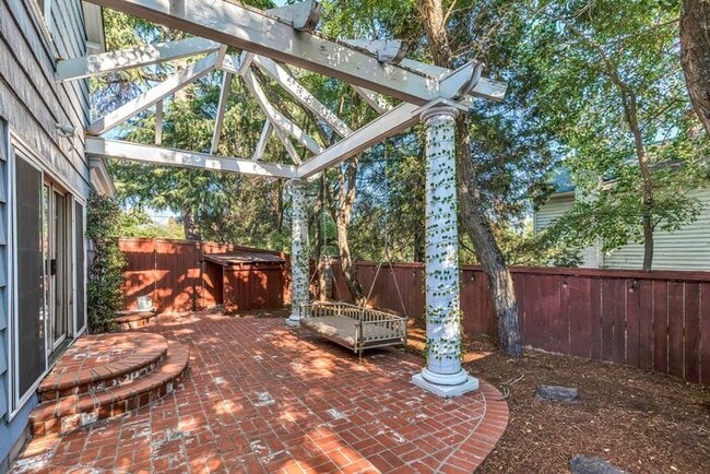 Building Photo - Beautiful Estate for Rent in Ashland