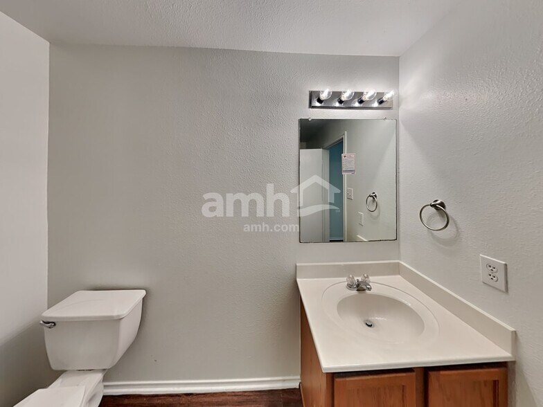 Building Photo - 217 N Willow Way