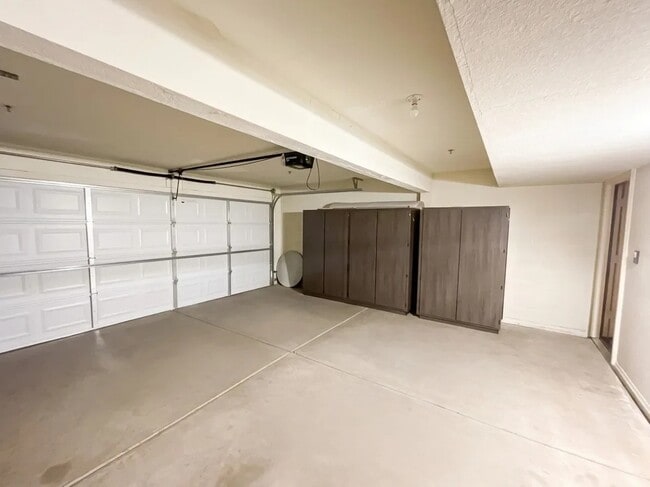 Building Photo - 9276 E Sutton Dr