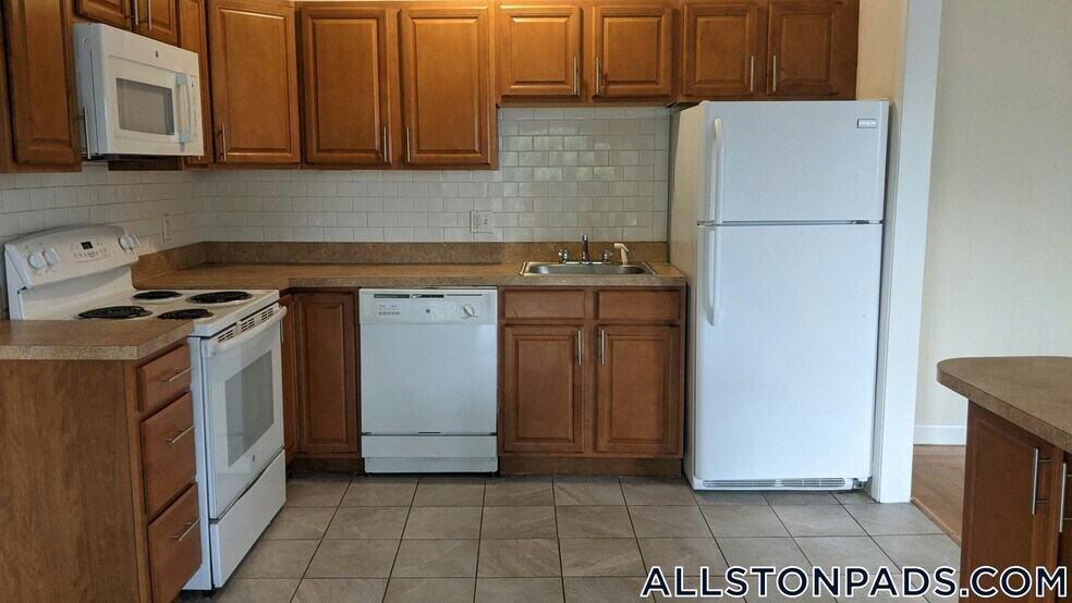 Building Photo - 1131 Commonwealth Ave