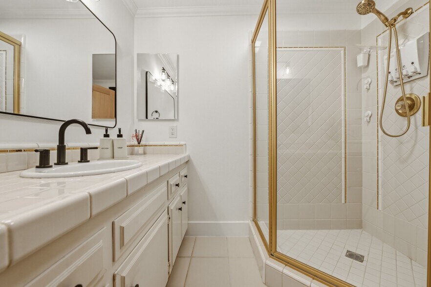 Building Photo - 234 Spanish Spur