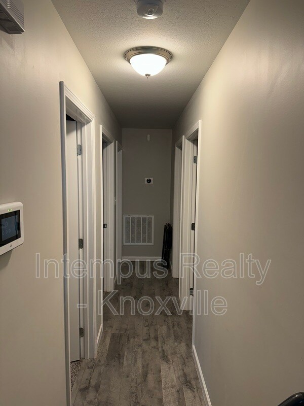 Building Photo - 2419 E Glenwood Ave