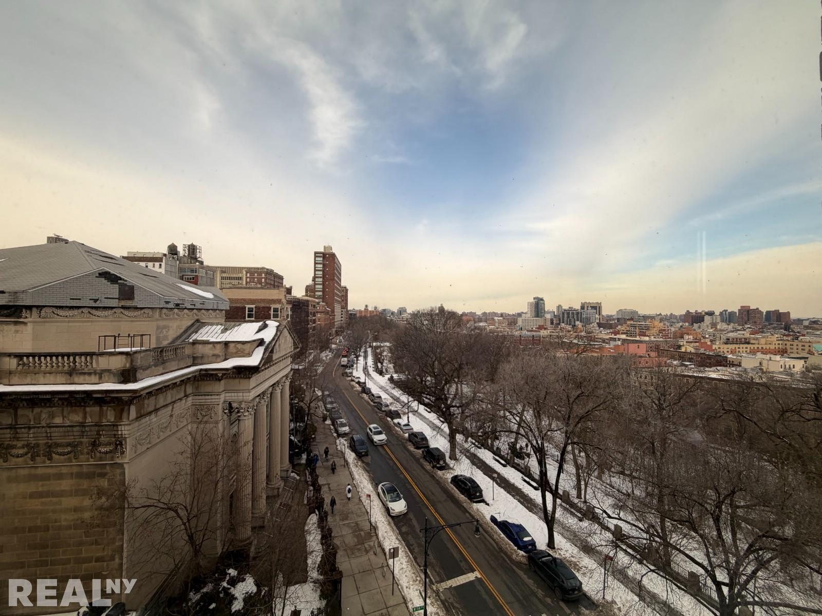 Building Photo - 30 Morningside Dr