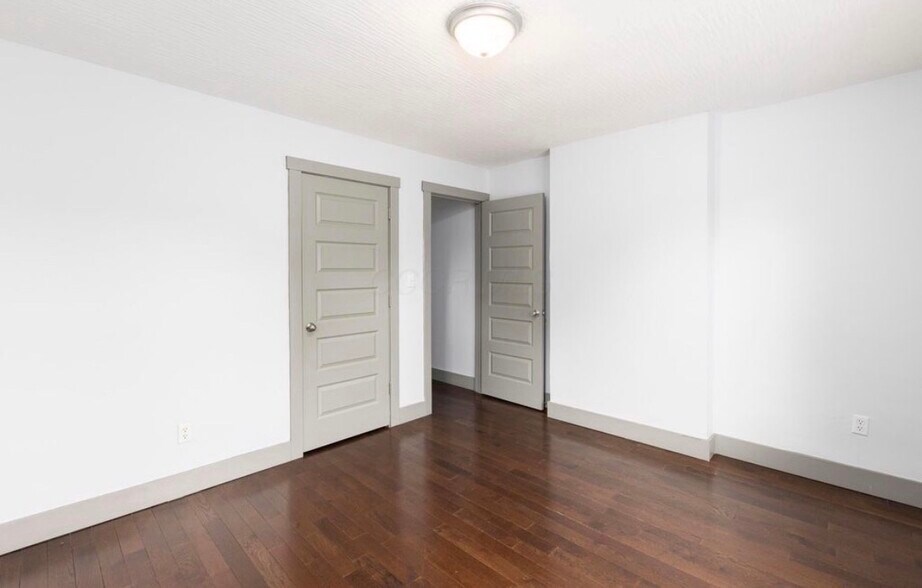 Building Photo - 2411 Indianola Ave