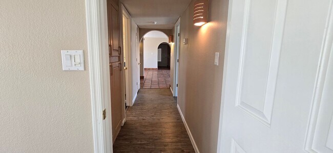 Building Photo - UNFURNISHED GREAT SINGLE FAMILY HOME WITH VIEWS & POOL IN BACKYARD