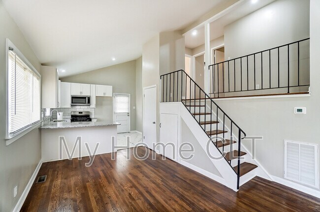Building Photo - 717 Forest Dr