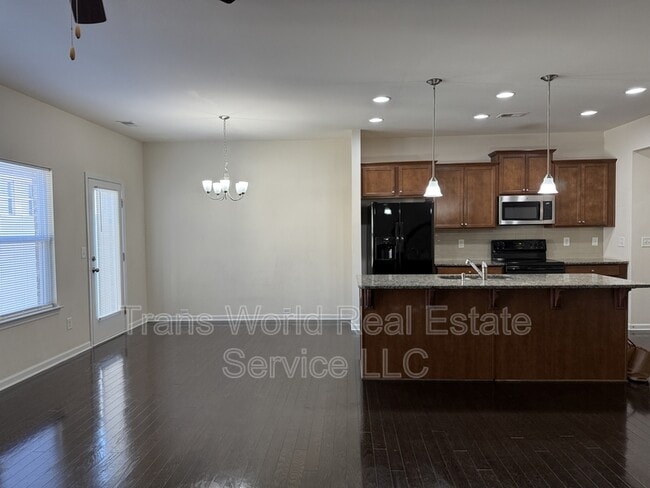 Building Photo - 257 Centerview Wy