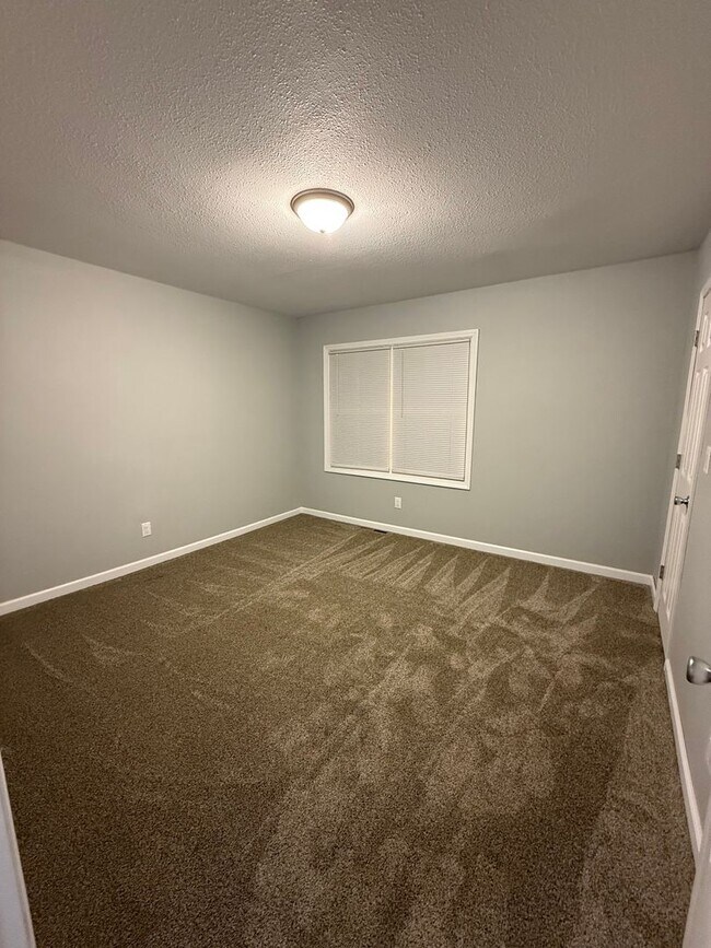 Building Photo - Very Nice 3 Bedroom home in great location!