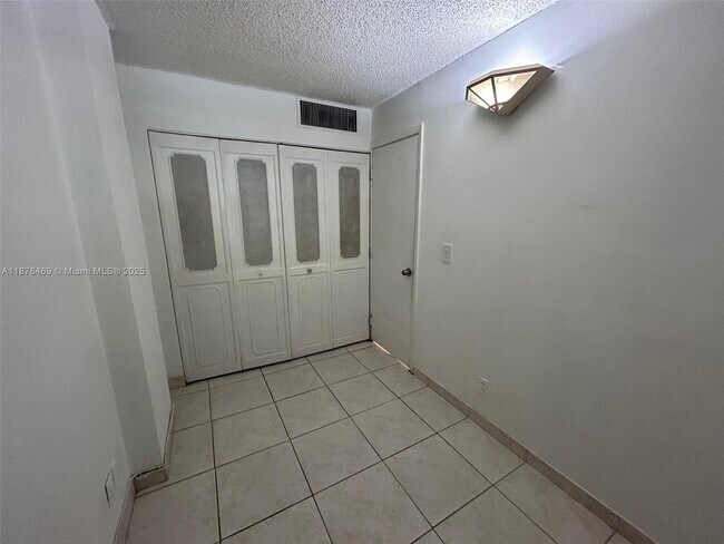 Building Photo - 16919 N Bay Rd