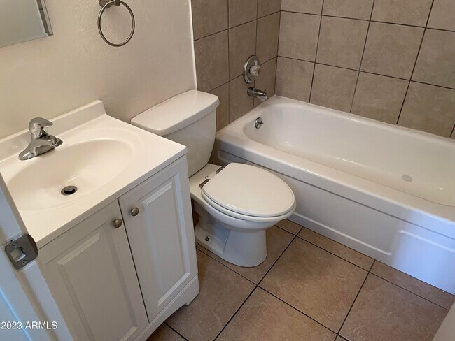 Building Photo - 1349 E Sahuaro Dr