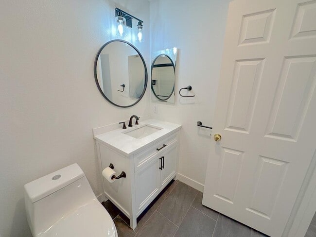 Building Photo - 25761 Serenata Dr