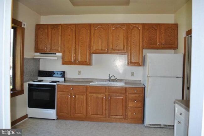 Building Photo - 8611 Anderson Ave