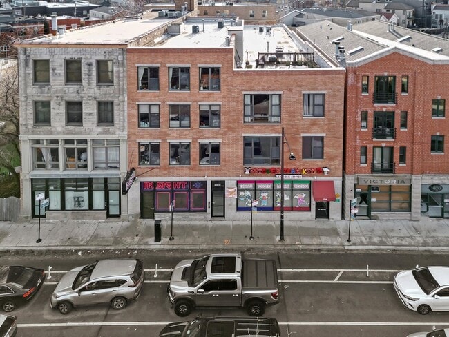 Primary Photo - 1064 N Milwaukee Ave