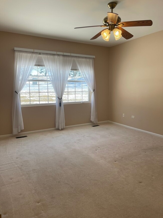 Building Photo - 12168 White Tail Ln