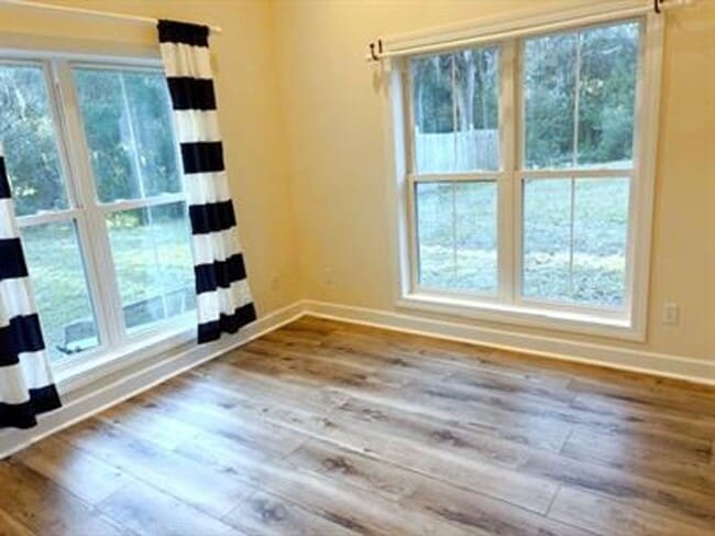 Building Photo - ***BEAUTIFUL QUAINT HOME NEAR MAYRIVER***