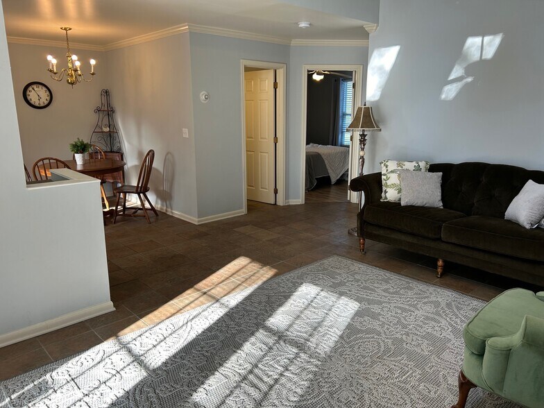 Building Photo - 807 Elk Mills Rd