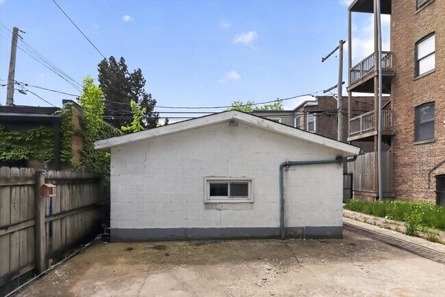 Building Photo - 3651 W Wabansia Ave