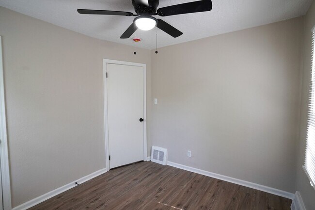 Building Photo - Freshly Renovated Single Family Home In De...