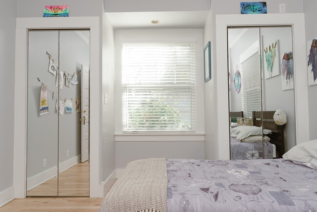 Building Photo - 1707 W 43rd St