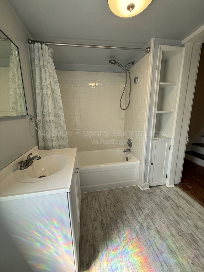 Building Photo - 604 Caroline St