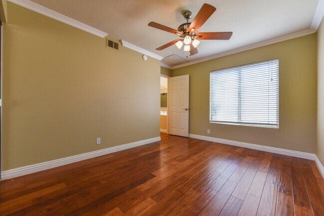 Building Photo - 9 Las Cruces