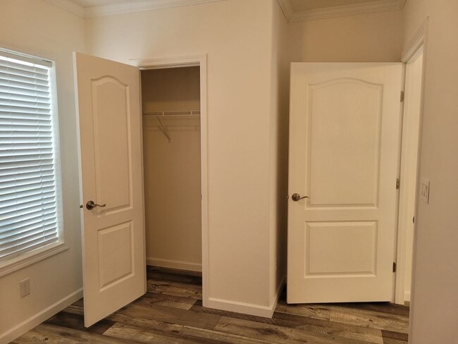 Building Photo - 5600 Jennie St