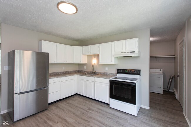Building Photo - 9410 Meadowlark Dr
