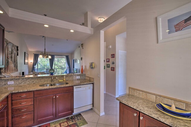 Building Photo - 5293 Dixie Dr